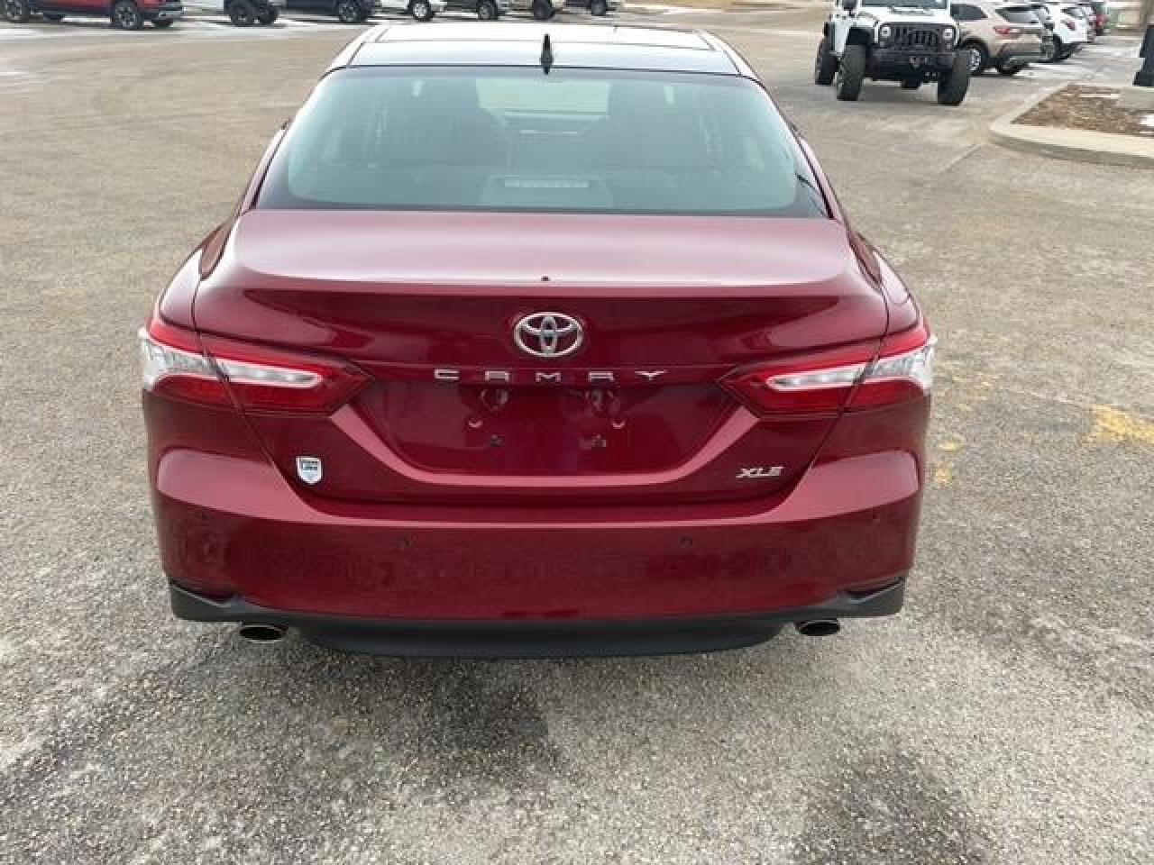 2018 Toyota Camry XLE V6,LEATHER,SUNROOF,NO ACCIDENTS Photo3