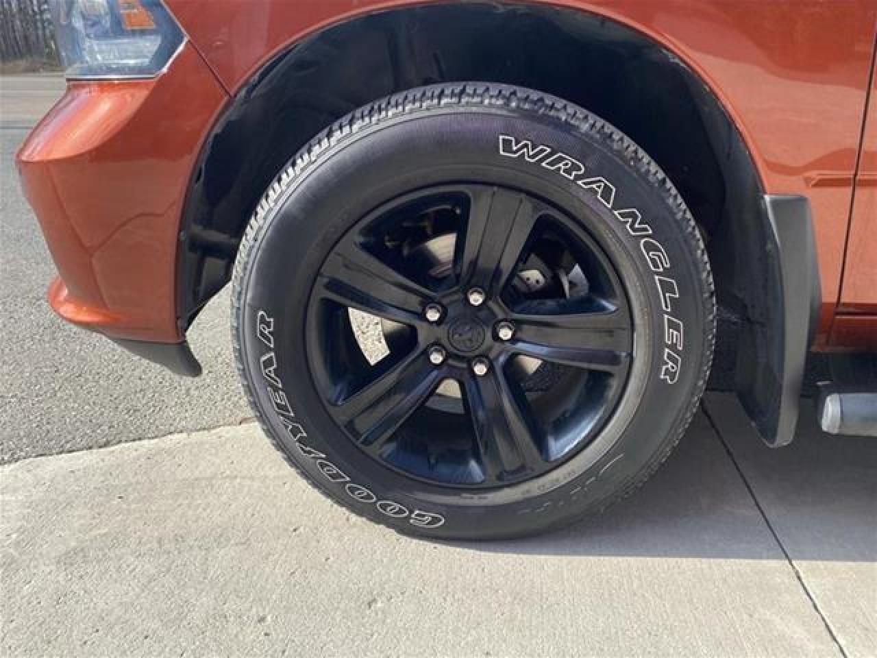 2017 RAM 1500 SPORT Photo3