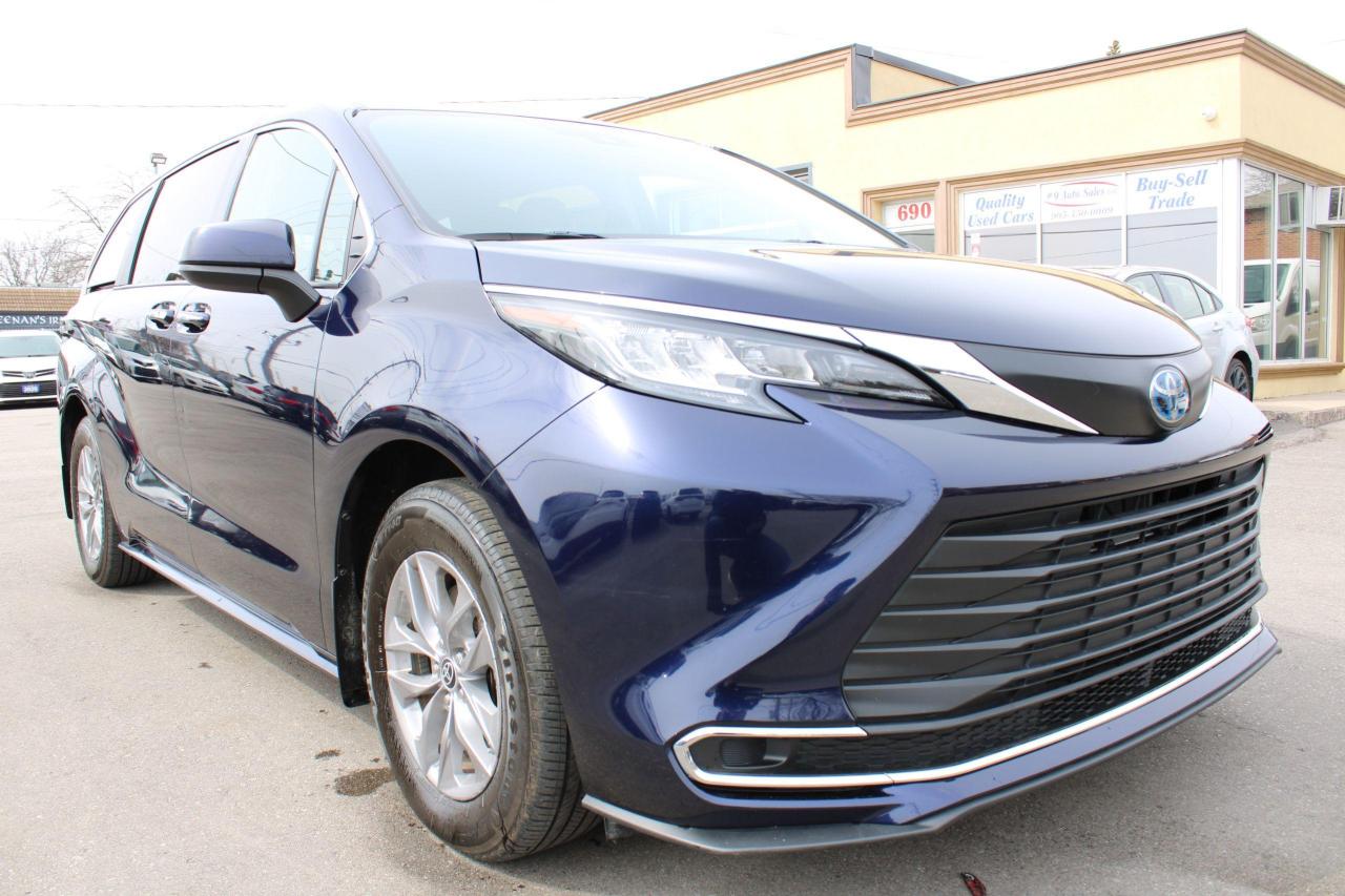 2022 Toyota Sienna XLE 8-Passenger FWD