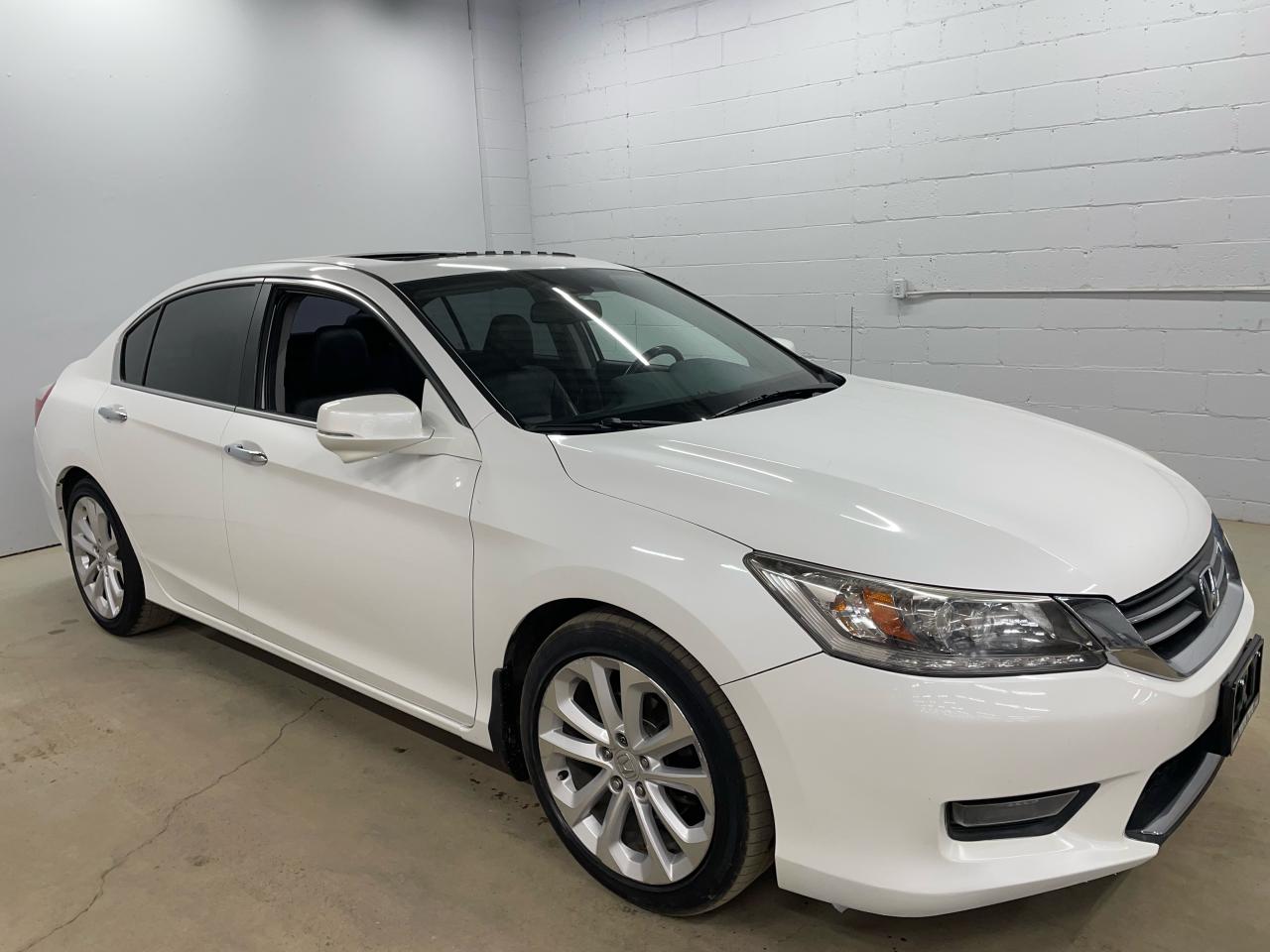 2014 Honda Accord Touring Photo1