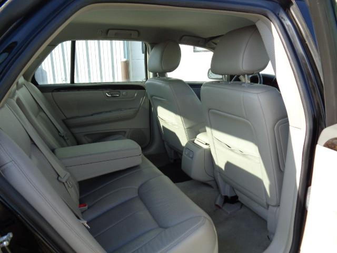 2008 Cadillac DTS 4DR SDN Photo3