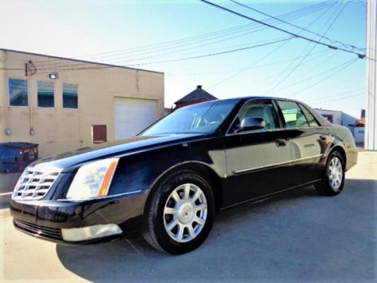 2008 Cadillac DTS 4DR SDN Photo2