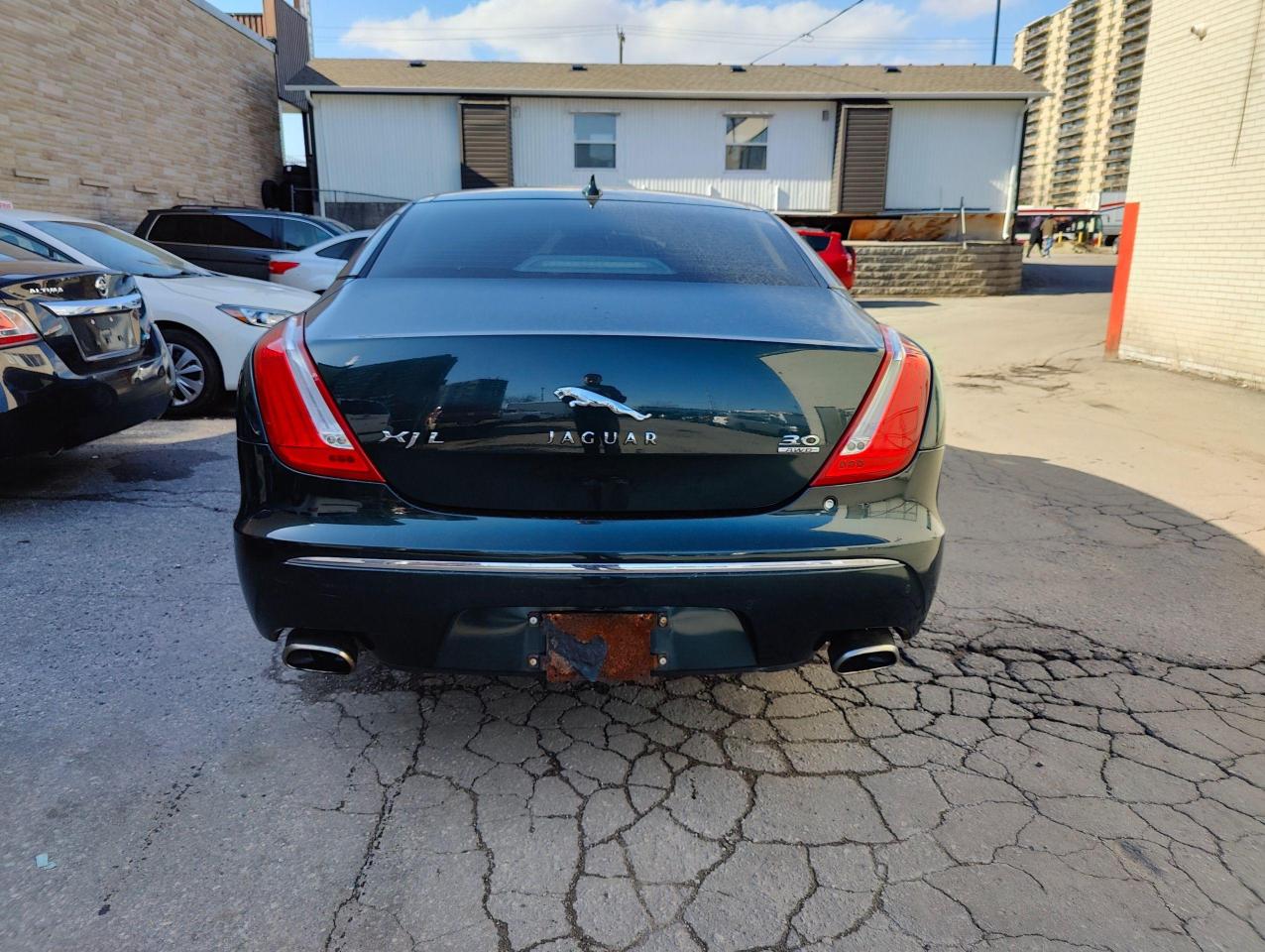 2013 Jaguar XJ XJL PORTFOLIO AWD • Loaded! Photo4