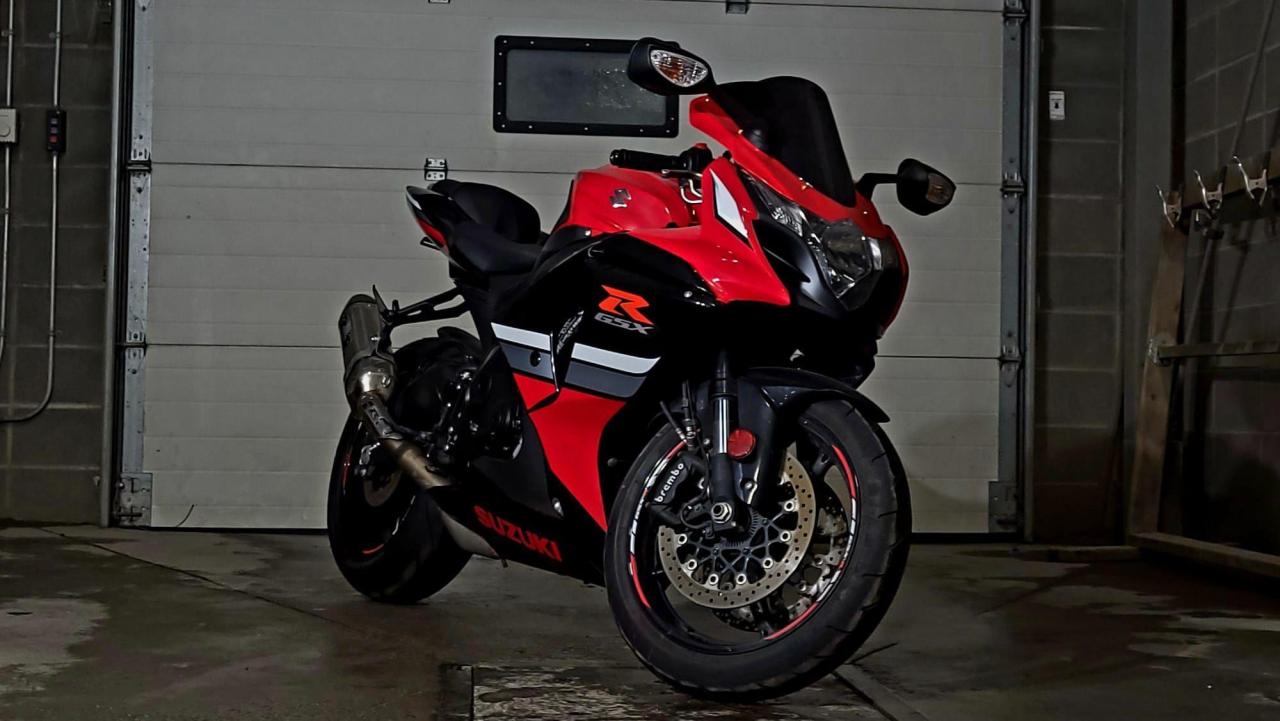 Used 2016 Suzuki GSXR1000 Sport | $0 DOWN, EVERYONE APPROVED!! for sale in Calgary, AB