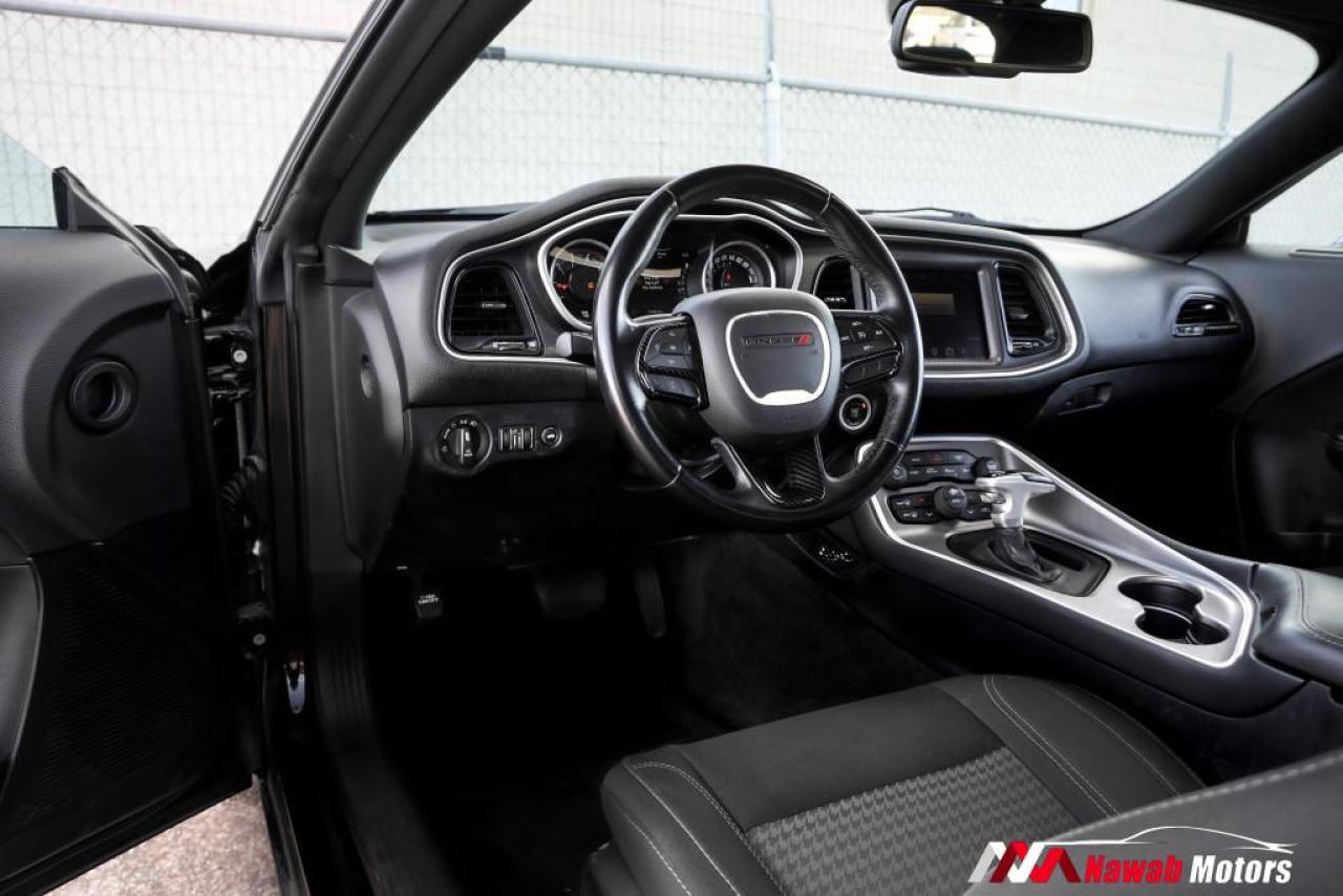 2016 Dodge Challenger SXT|V6|UPGRADED EXHAUST|UCONNECT|ALLOYS| Photo2