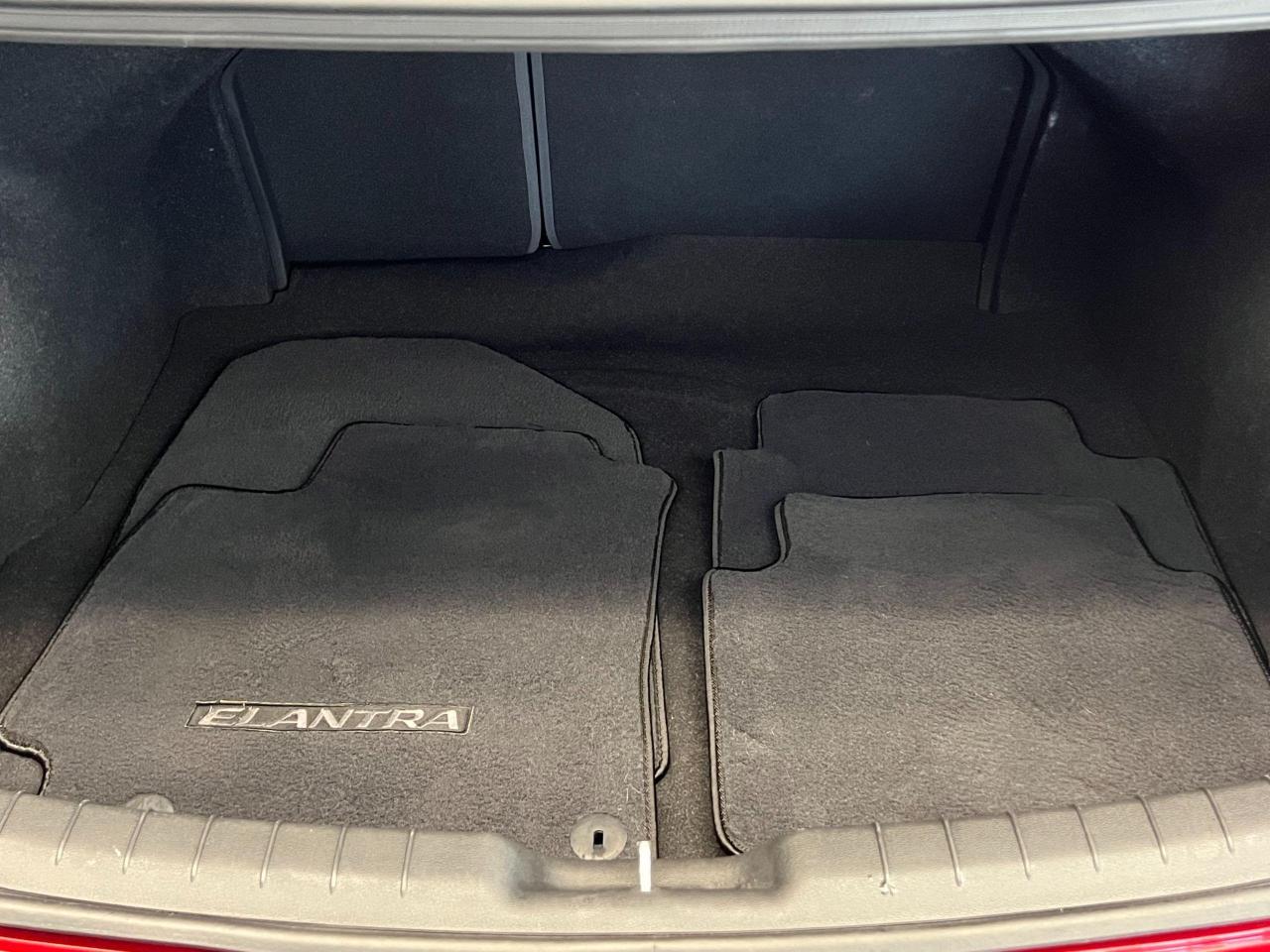 2020 Hyundai Elantra Luxury+Roof+LaneKeep+Leather+BSM+CLEAN CARFAX - Photo #29