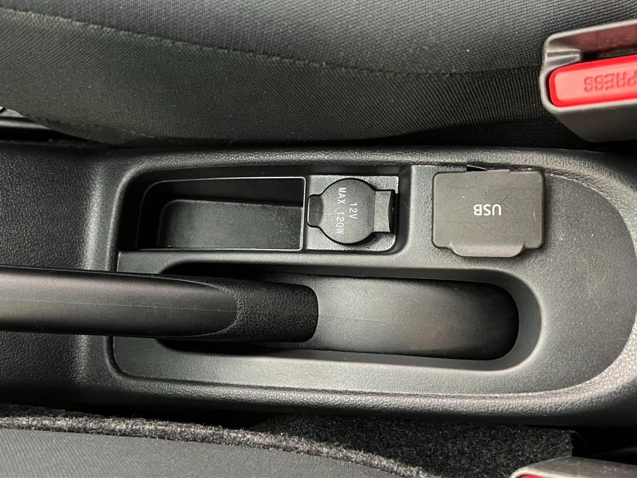 2015 Nissan Micra SV+Camera+Bluetooth+New Brakes+CLEAN CARFAX - Photo #34
