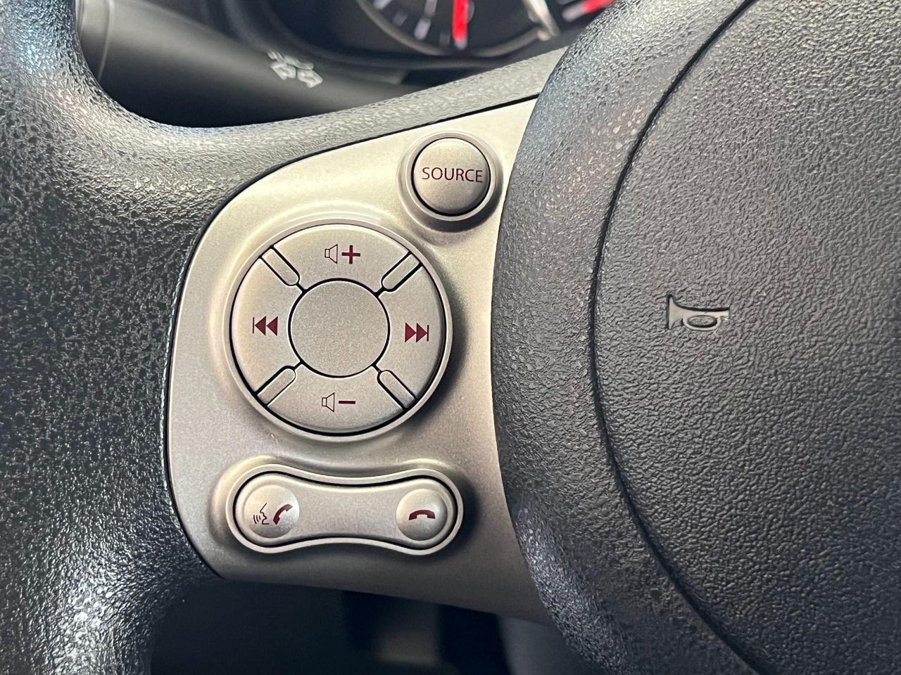 2015 Nissan Micra SV+Camera+Bluetooth+New Brakes+CLEAN CARFAX - Photo #42