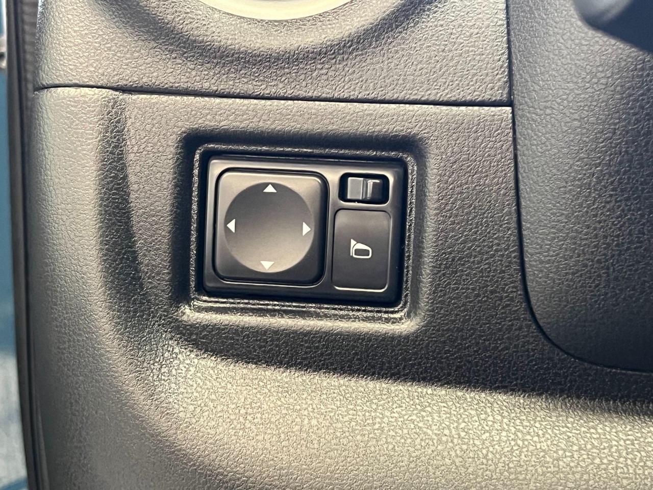 2015 Nissan Micra SV+Camera+Bluetooth+New Brakes+CLEAN CARFAX - Photo #45