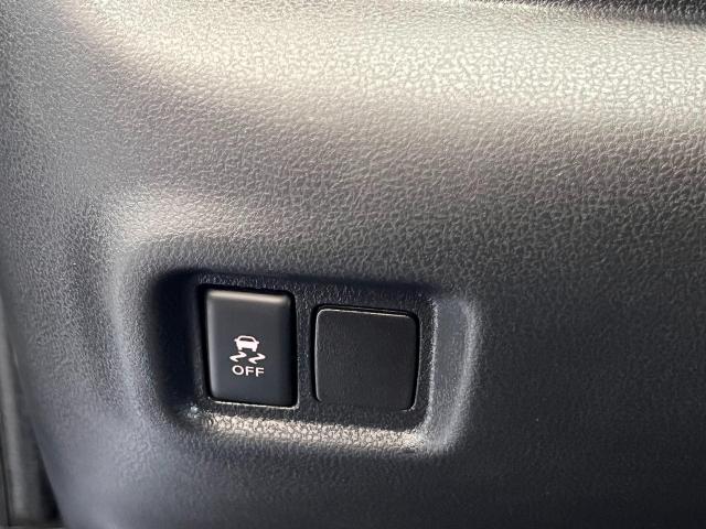2015 Nissan Micra SV+Camera+Bluetooth+New Brakes+CLEAN CARFAX Photo46
