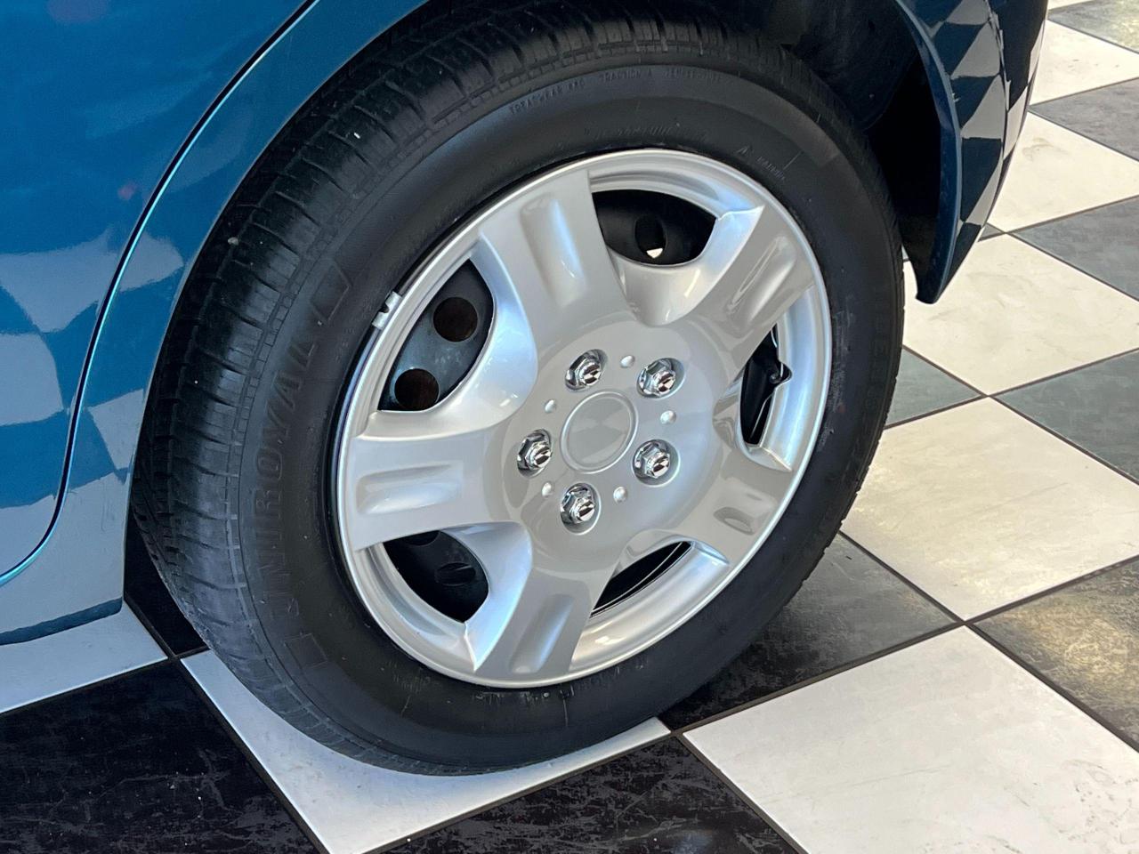 2015 Nissan Micra SV+Camera+Bluetooth+New Brakes+CLEAN CARFAX - Photo #49