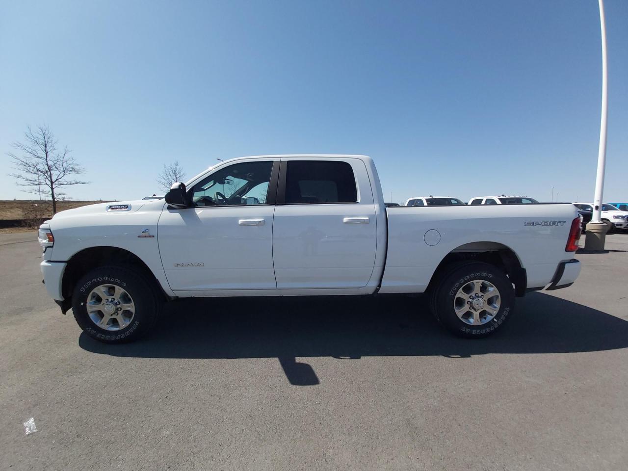 2022 RAM 3500 Big Horn Photo4