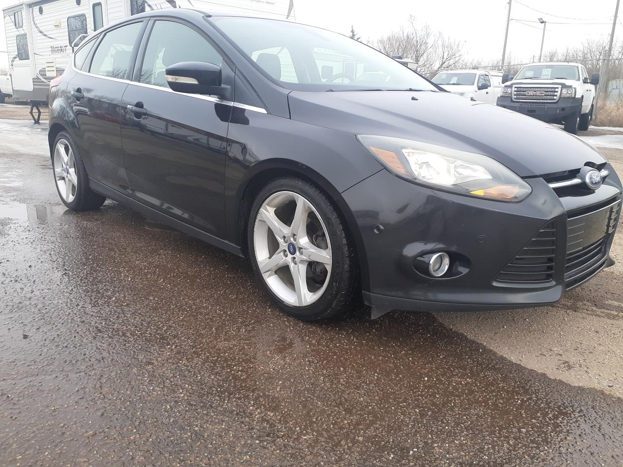 2012 Ford Focus Titanium, Leather, Sunroof, NAV, BU Cam, htd seats - Photo #1