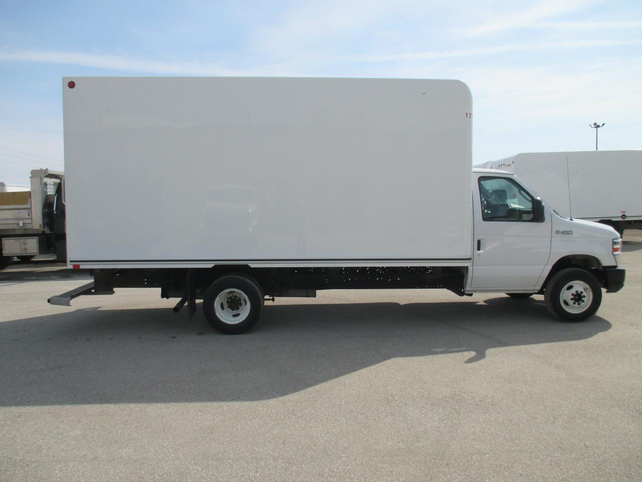 2021 Ford E-450 E-450 DRW 176" WB - Photo #4