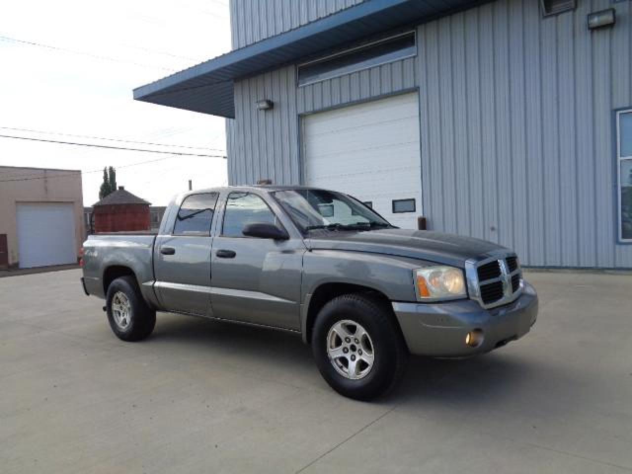 Used 2006 Dodge Dakota Quad Cab 4WD SLT for sale in Edmonton, AB