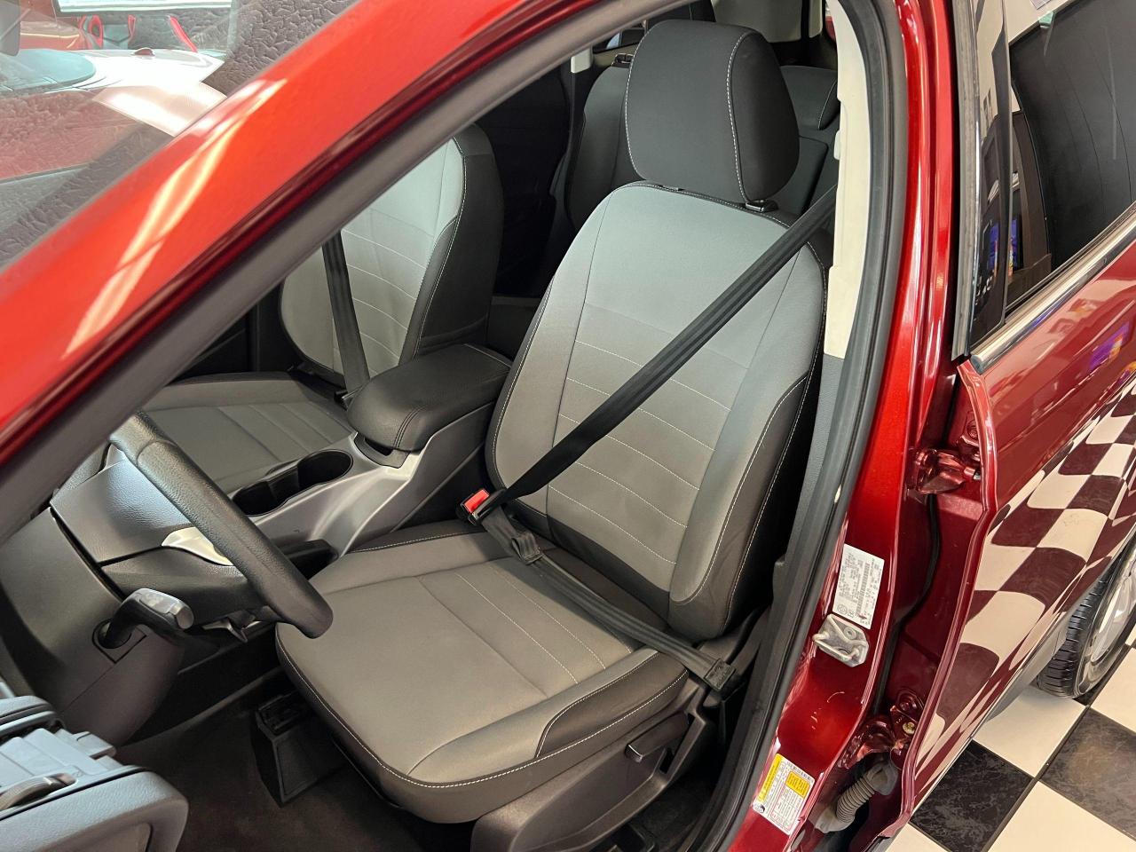 2016 Ford Escape SE 4WD+Camera+Bluetooth+Heated Seats+CLEAN CARFAX - Photo #19