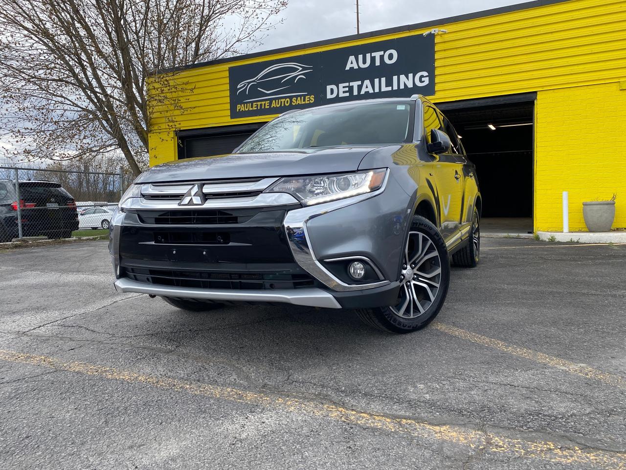 2017 Mitsubishi Outlander Touring Edition AWC / Clean CarFax / V6 / Sunroof - Photo #1