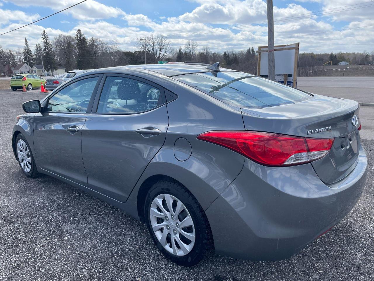 2013 Hyundai Elantra  - Photo #5