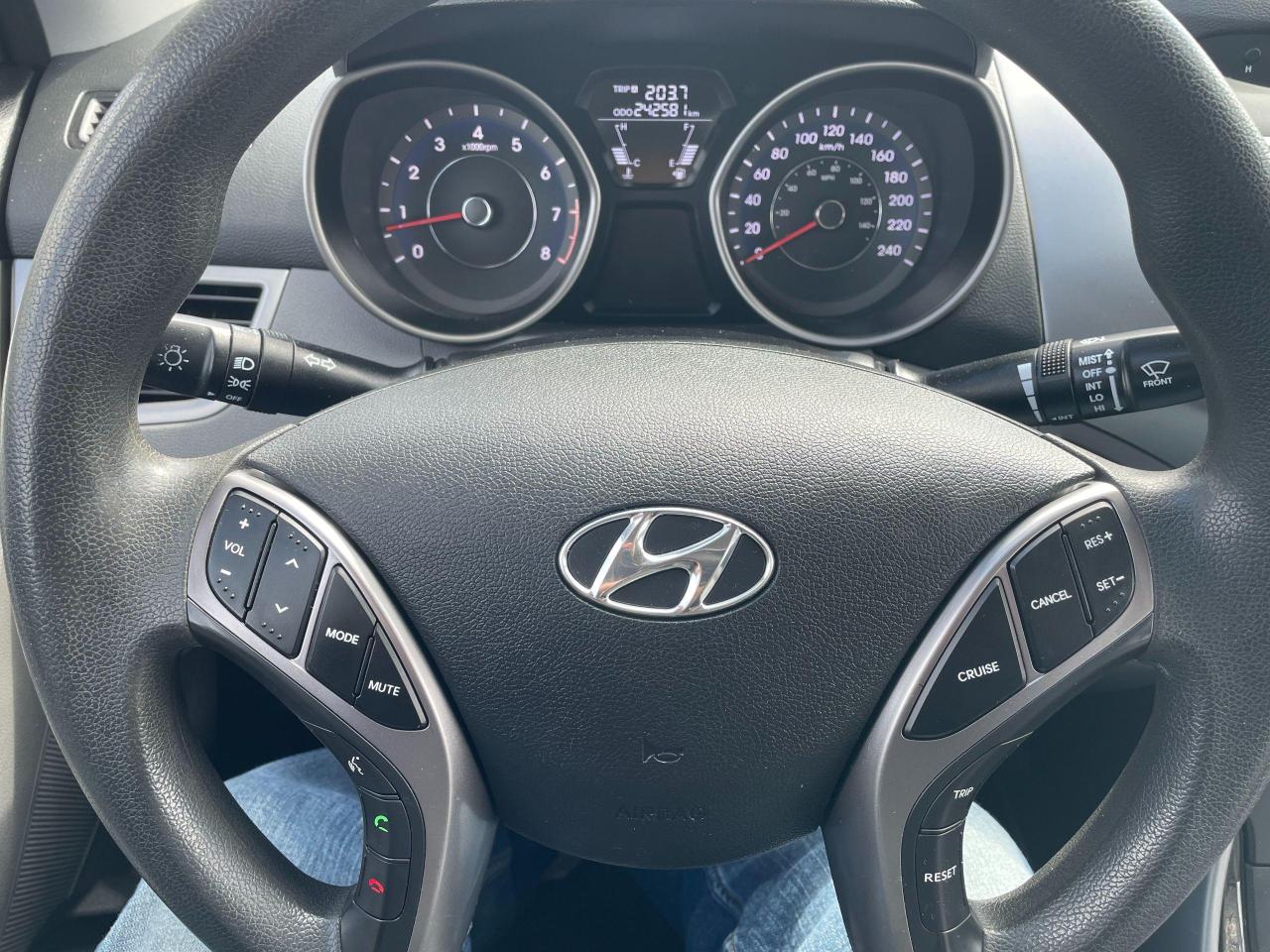 2013 Hyundai Elantra  - Photo #11