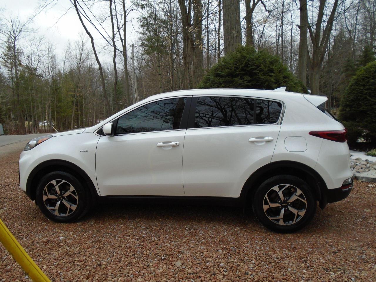 2022 Kia Sportage LX AWD available in Sutton - Photo #2