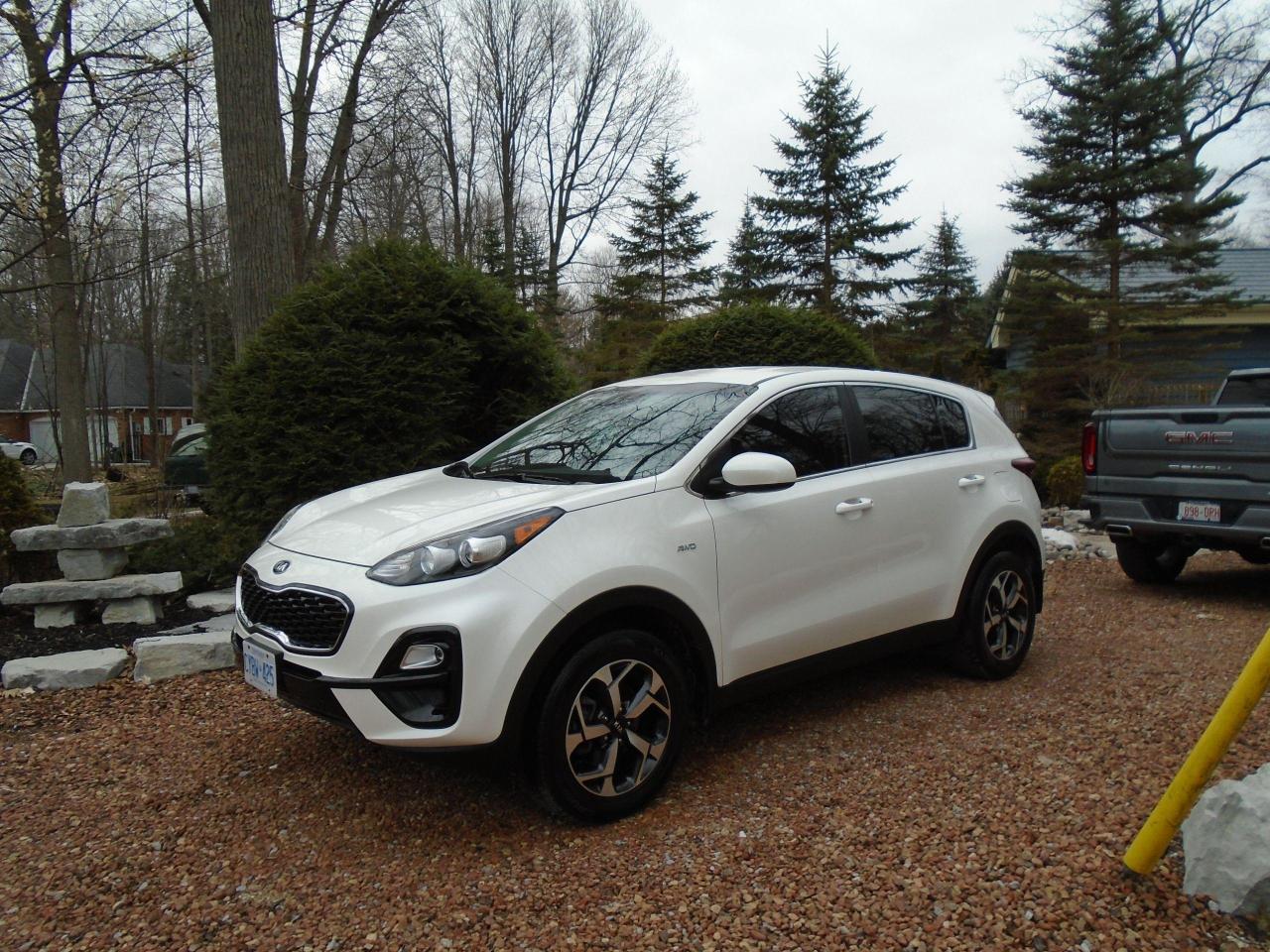 2022 Kia Sportage LX AWD available in Sutton - Photo #3