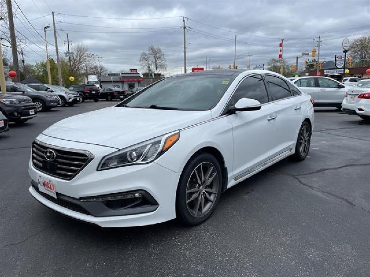 Used 2016 Hyundai Sonata Ultimate - NAVIGATION, HEATED LEATHER, SUNROOF! for sale in Windsor, ON