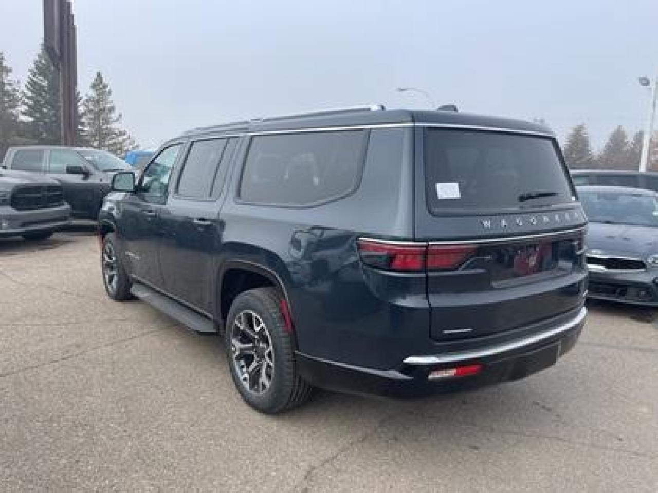 2023 Jeep Wagoneer L OWNERS DEMO SAVE THOUSANDS #28 Photo3