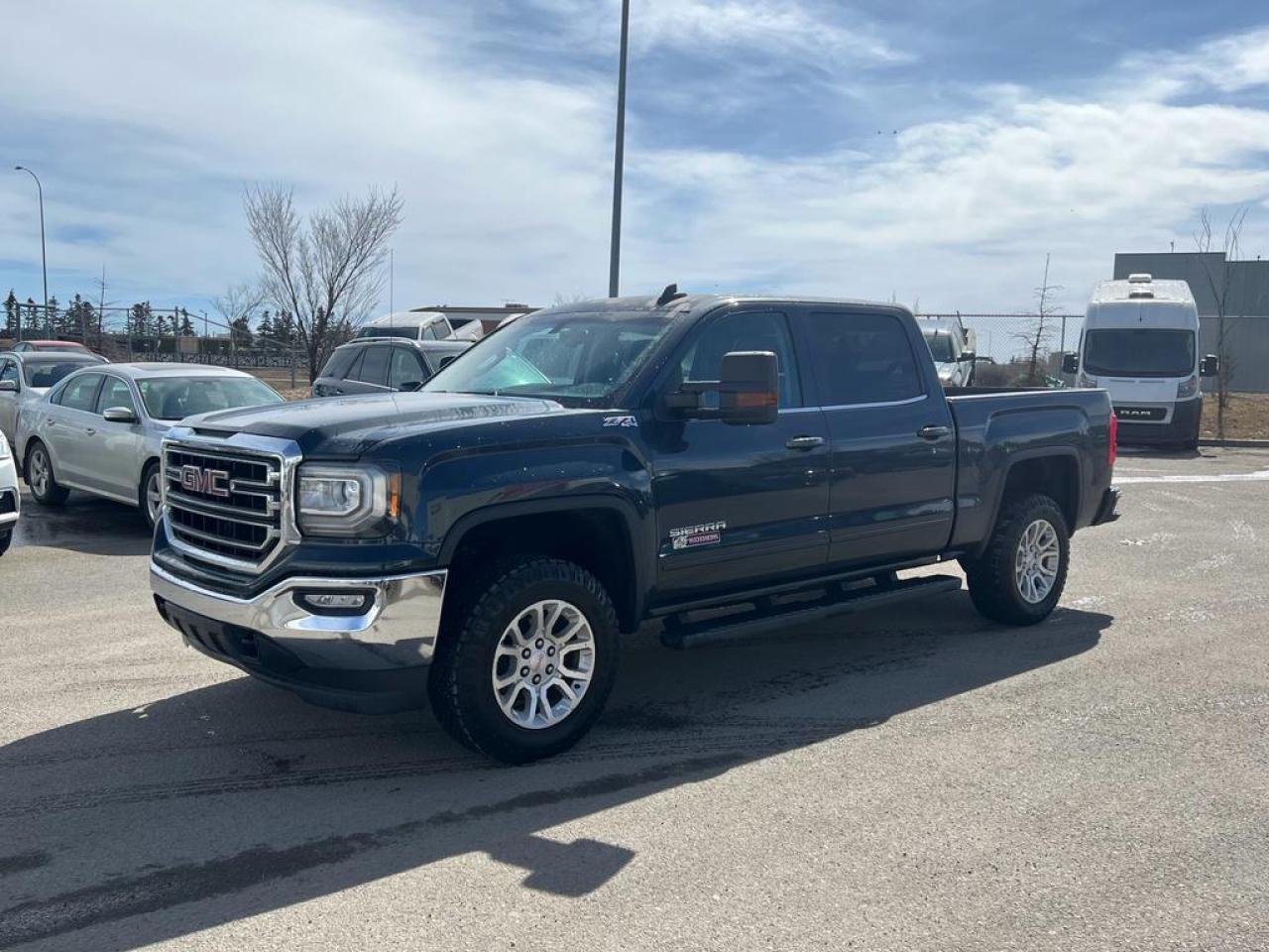 Used 2017 GMC Sierra 1500 4WD SLE  | $0 DOWN - EVERYONE APPROVED!! for sale in Calgary, AB
