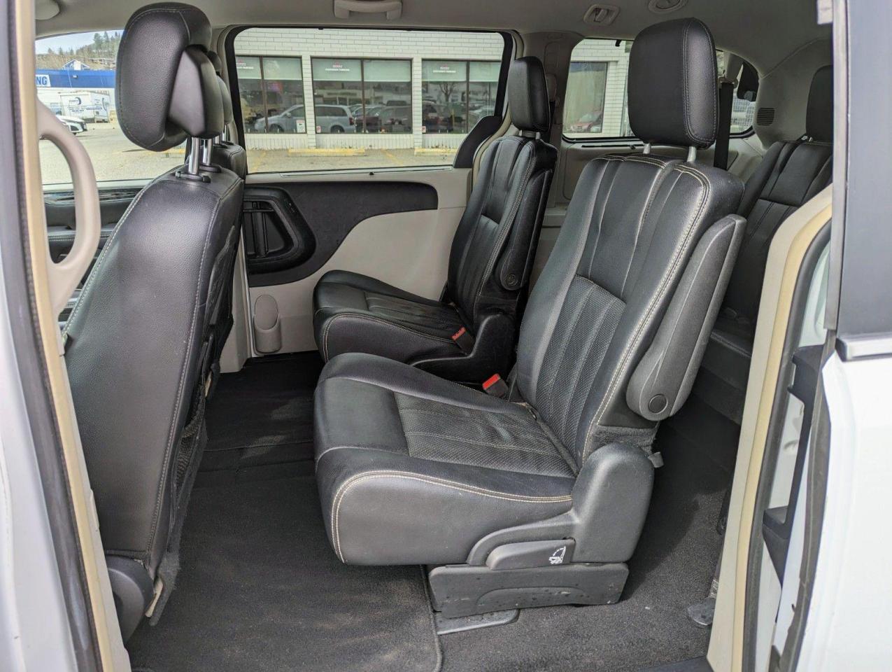 2015 Chrysler Town & Country Touring, Leather Stow'N'Go - Photo #13