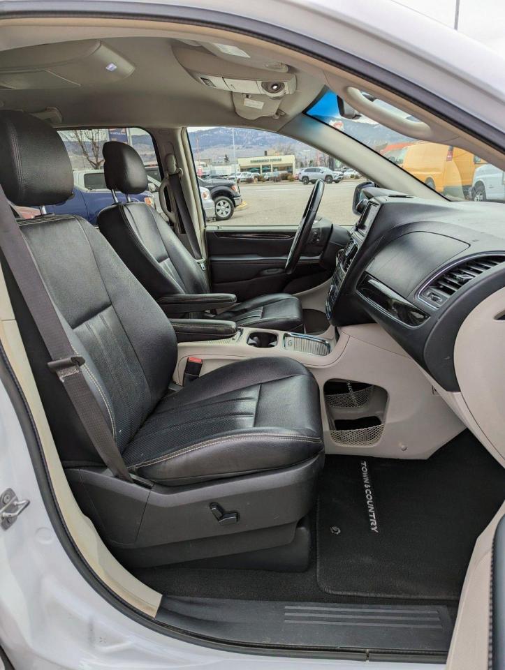2015 Chrysler Town & Country Touring, Leather Stow'N'Go - Photo #16