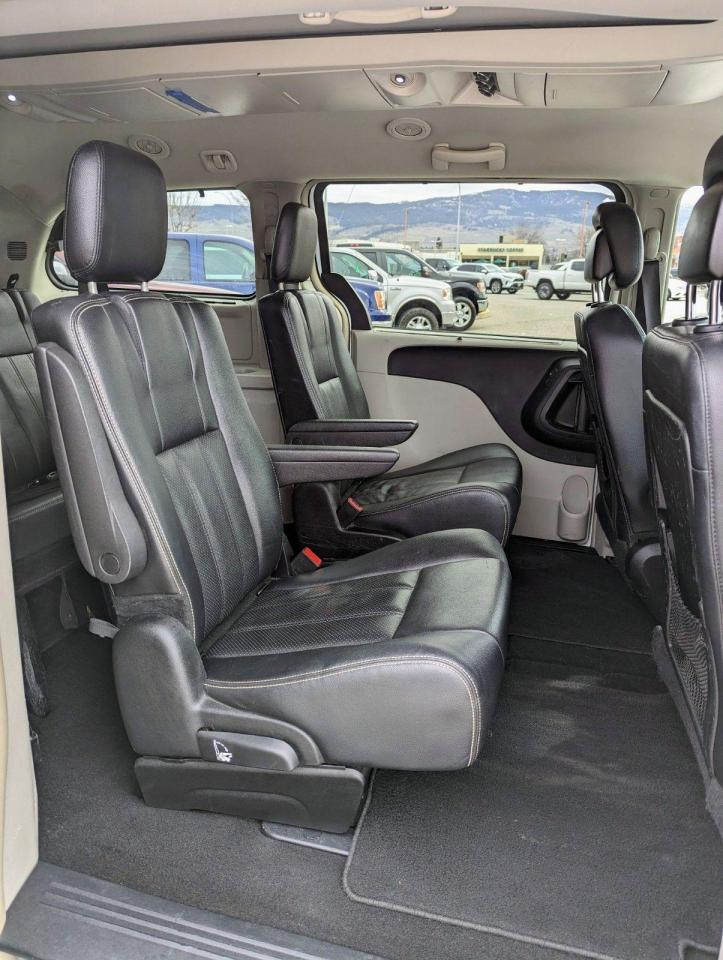 2015 Chrysler Town & Country Touring, Leather Stow'N'Go - Photo #17