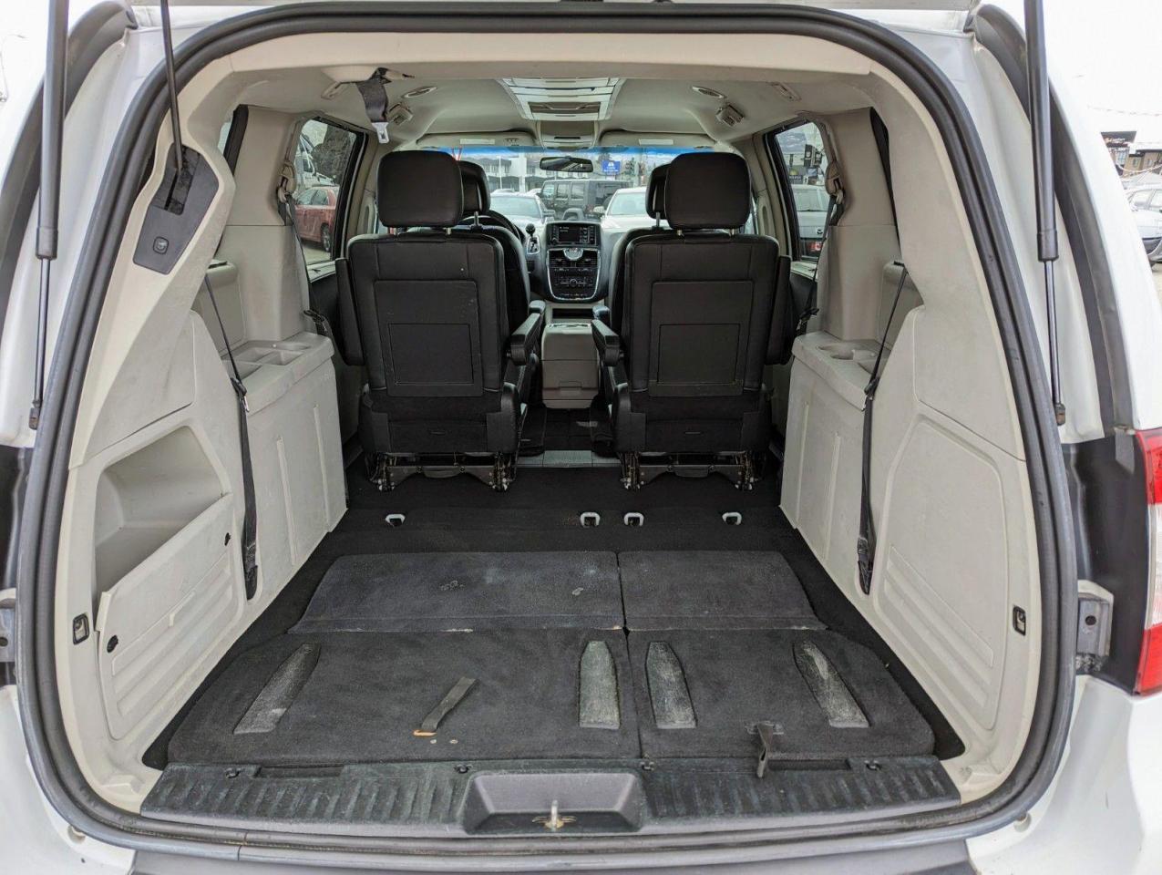 2015 Chrysler Town & Country Touring, Leather Stow'N'Go - Photo #32