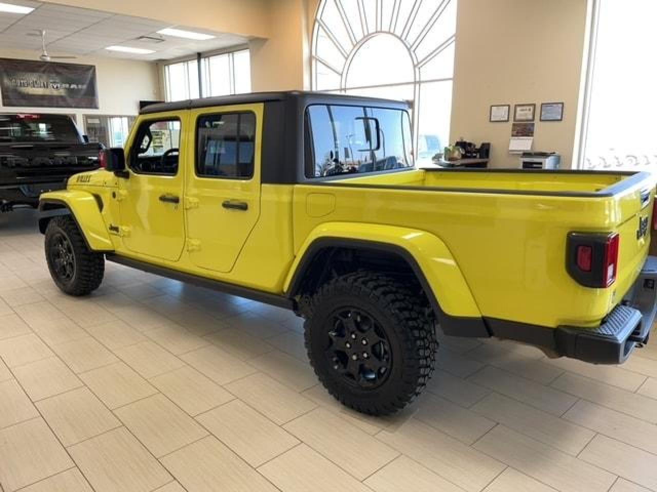 2023 Jeep Gladiator Willys Photo3