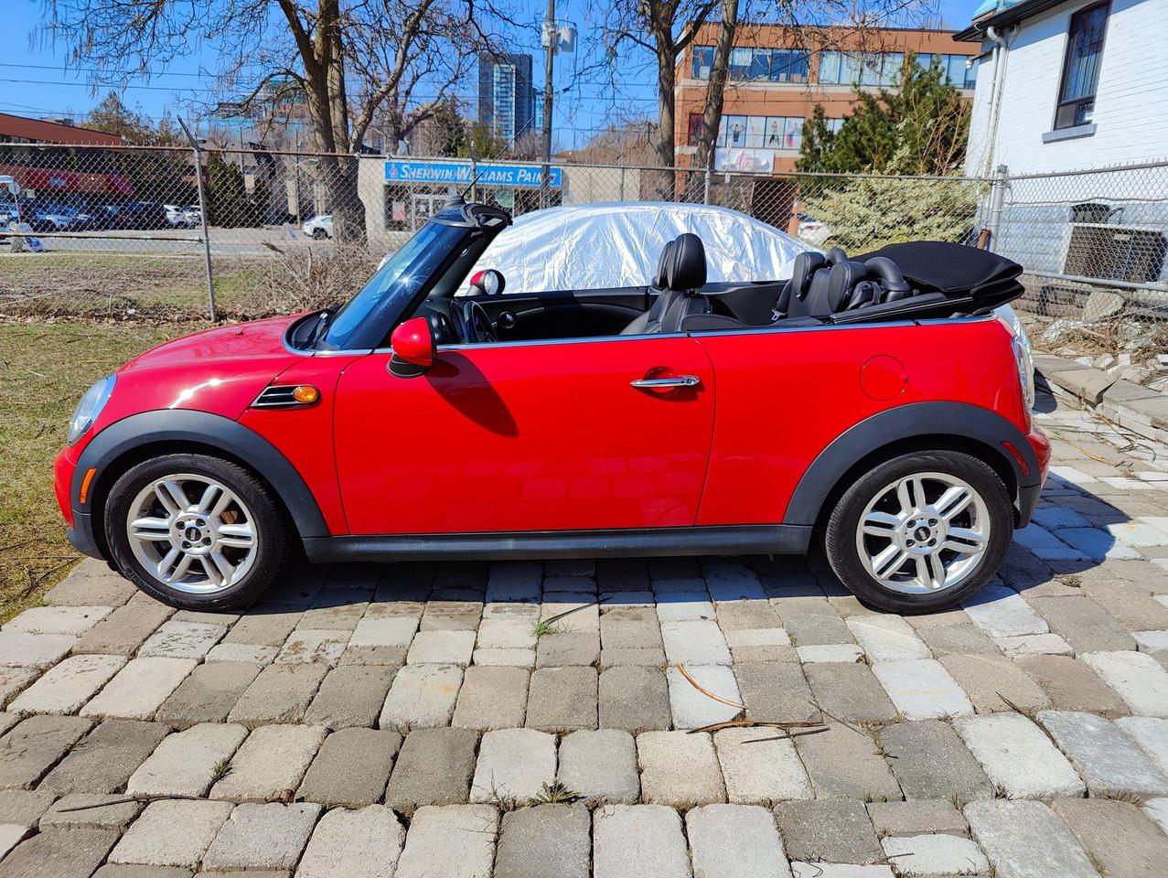 2015 MINI Cooper Convertible Low Mileage • Auto • Comfort Access