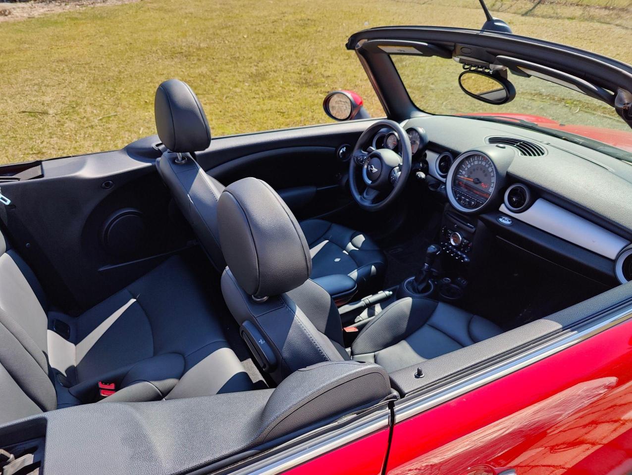 2015 MINI Cooper Convertible Low Mileage • Auto • Comfort Access - Photo #8