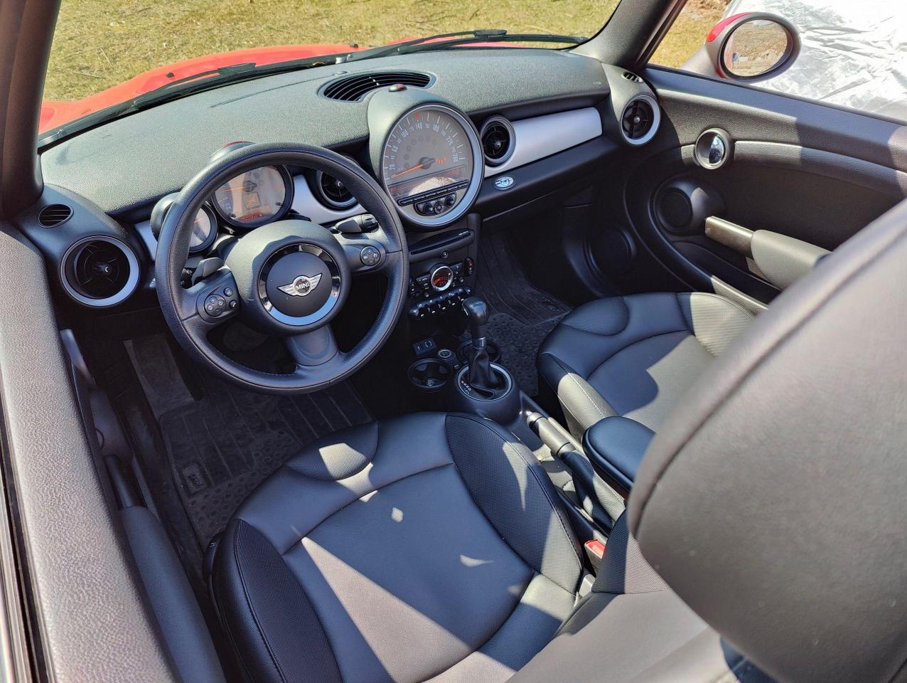 2015 MINI Cooper Convertible Low Mileage • Auto • Comfort Access - Photo #12