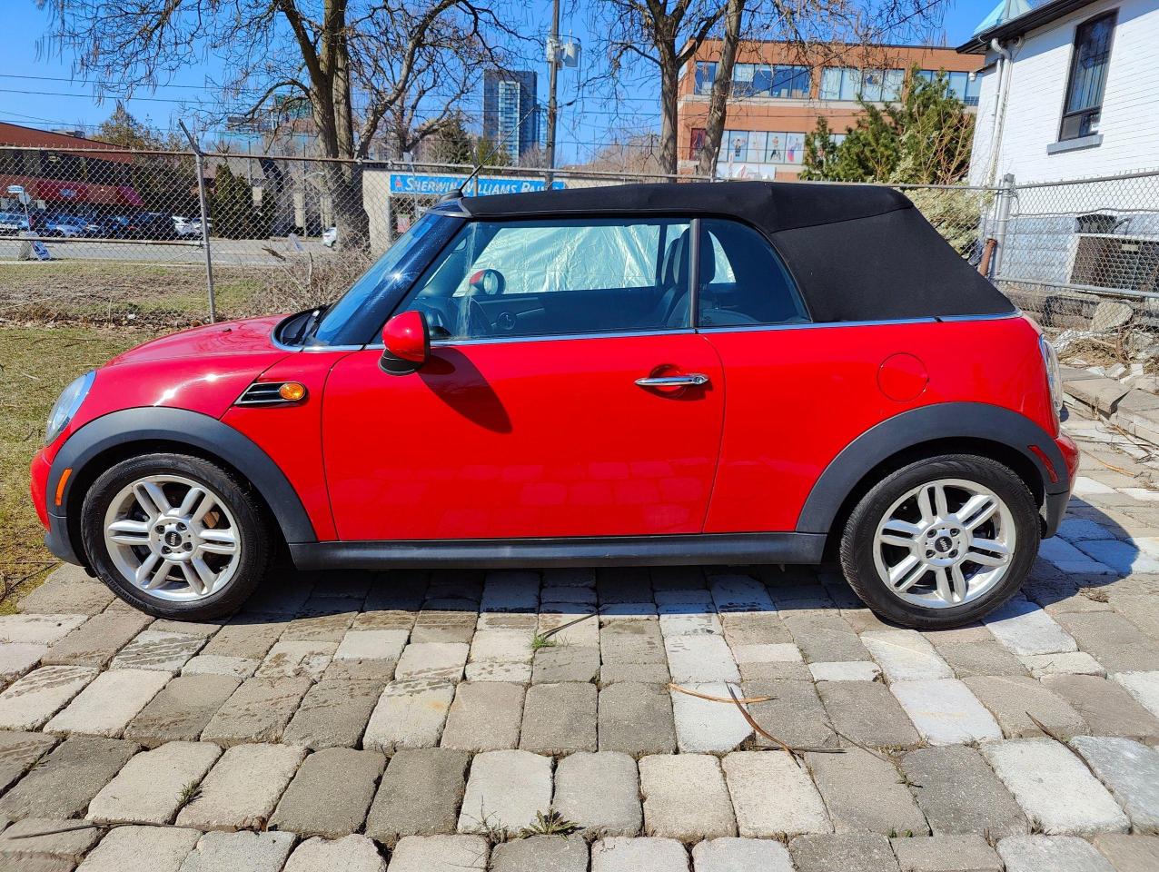 2015 MINI Cooper Convertible Low Mileage • Auto • Comfort Access - Photo #17