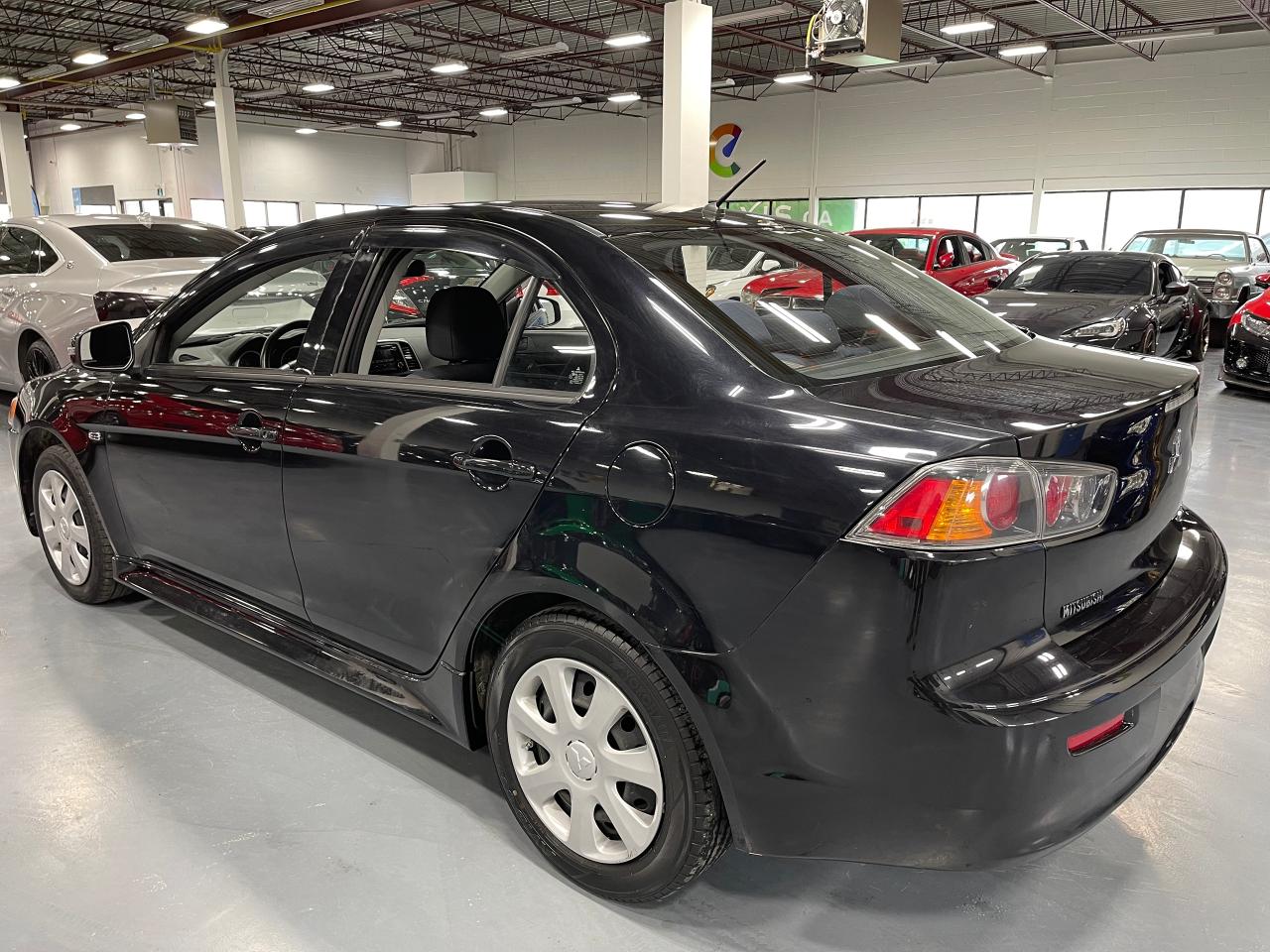 2016 Mitsubishi Lancer ES Photo2