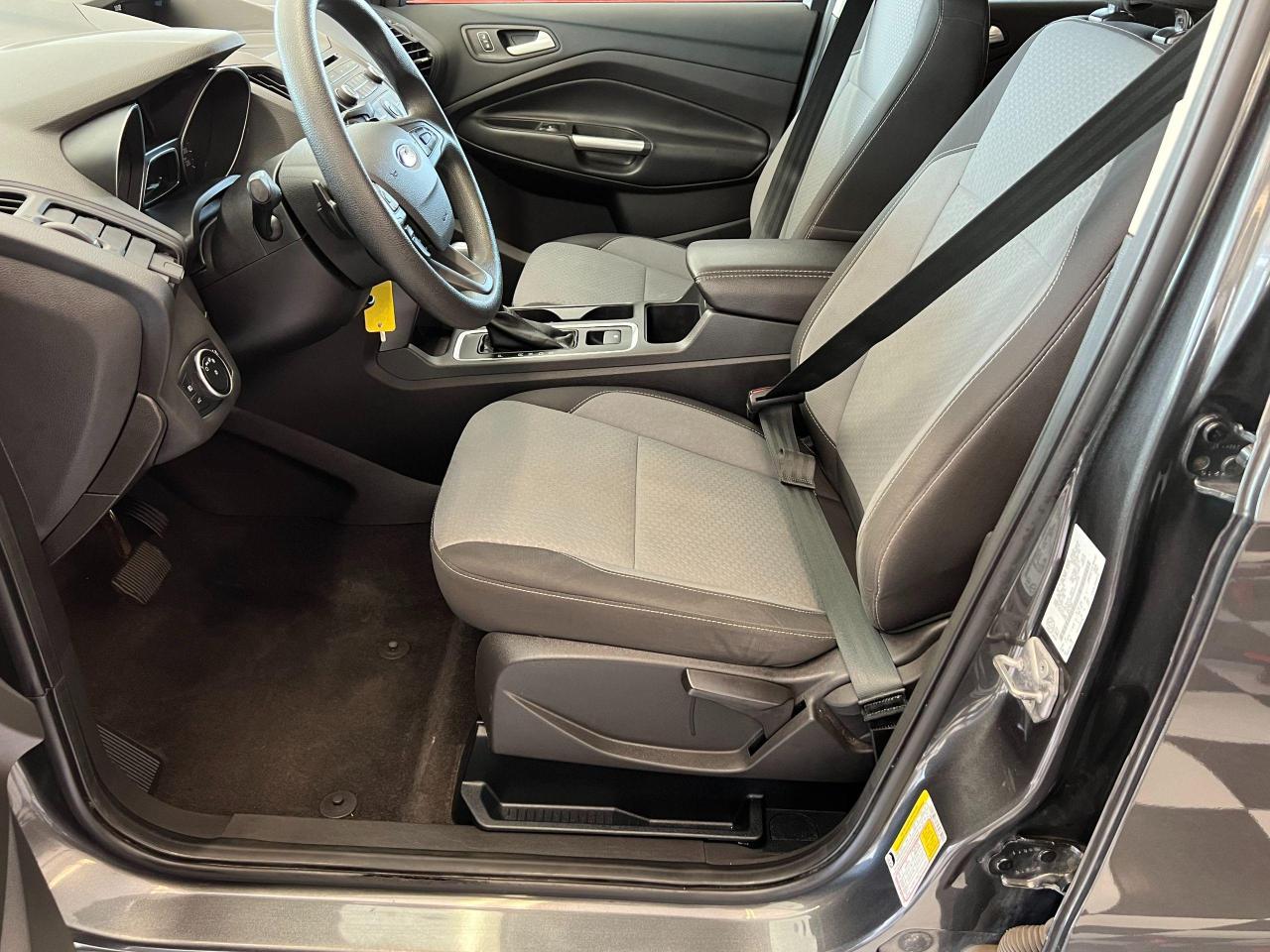 2017 Ford Escape SE 4WD+Camera+Heated Seats+Bluetooth+CLEAN CARFAX Photo81