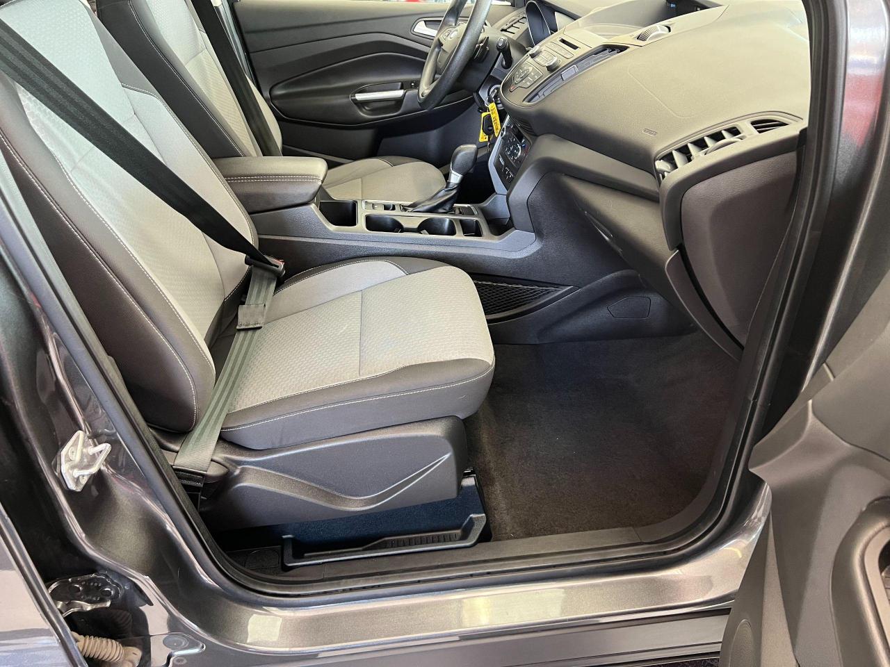 2017 Ford Escape SE 4WD+Camera+Heated Seats+Bluetooth+CLEAN CARFAX Photo84