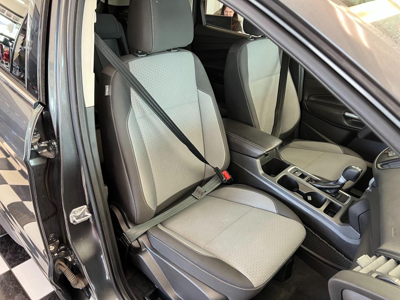 2017 Ford Escape SE 4WD+Camera+Heated Seats+Bluetooth+CLEAN CARFAX - Photo #21