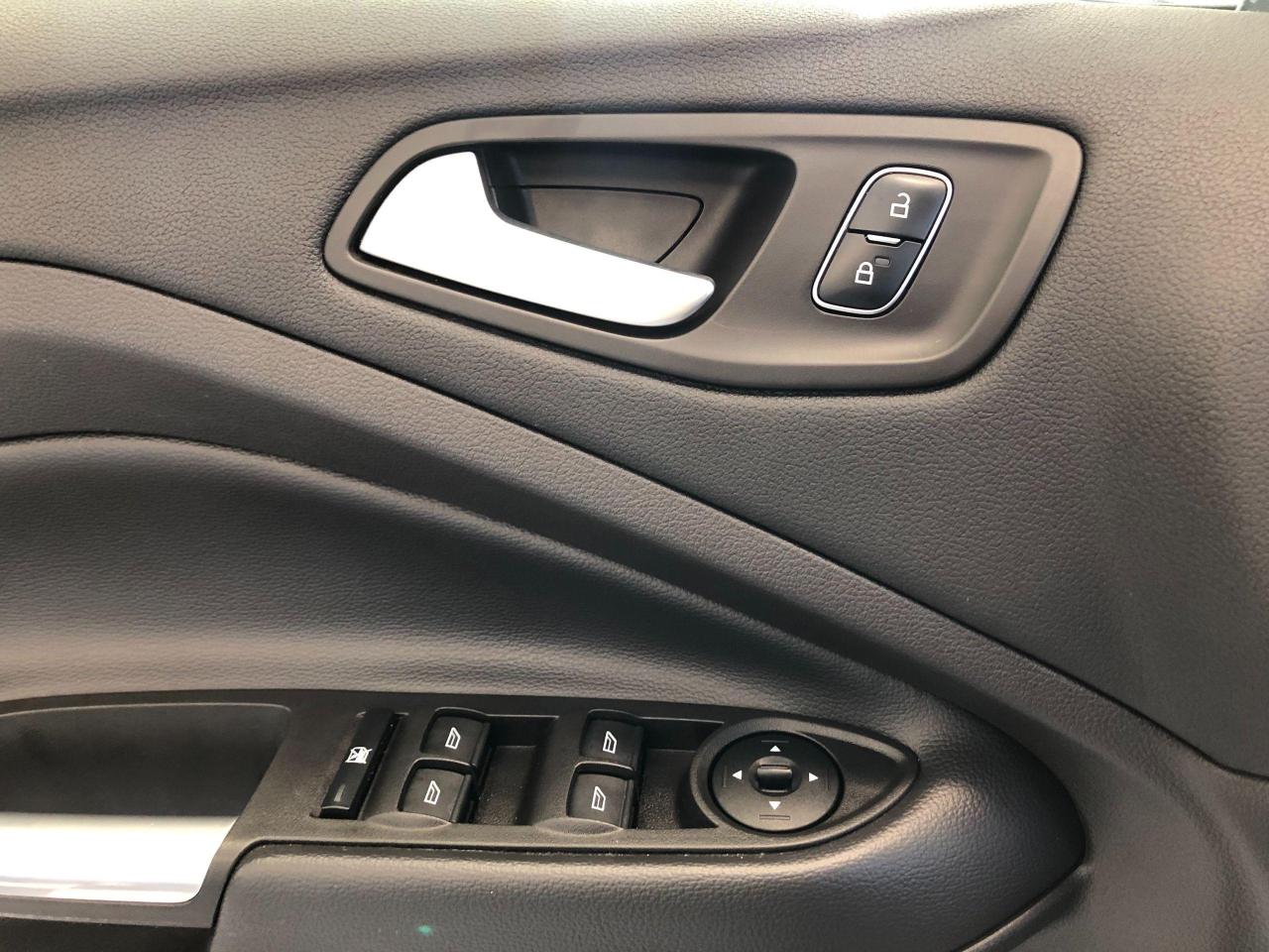 2017 Ford Escape SE 4WD+Camera+Heated Seats+Bluetooth+CLEAN CARFAX - Photo #48