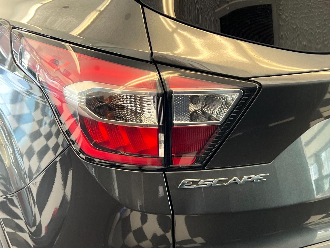 2017 Ford Escape SE 4WD+Camera+Heated Seats+Bluetooth+CLEAN CARFAX - Photo #60