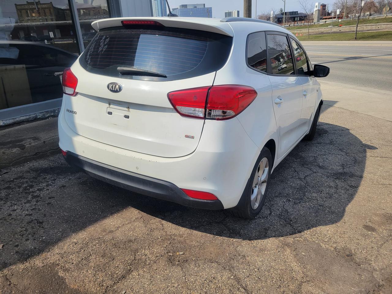2014 Kia Rondo 4dr Wgn Auto LX w/3rd Row Photo