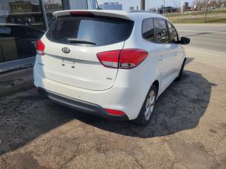 2014 Kia Rondo 4dr Wgn Auto LX w/3rd Row - Photo #2