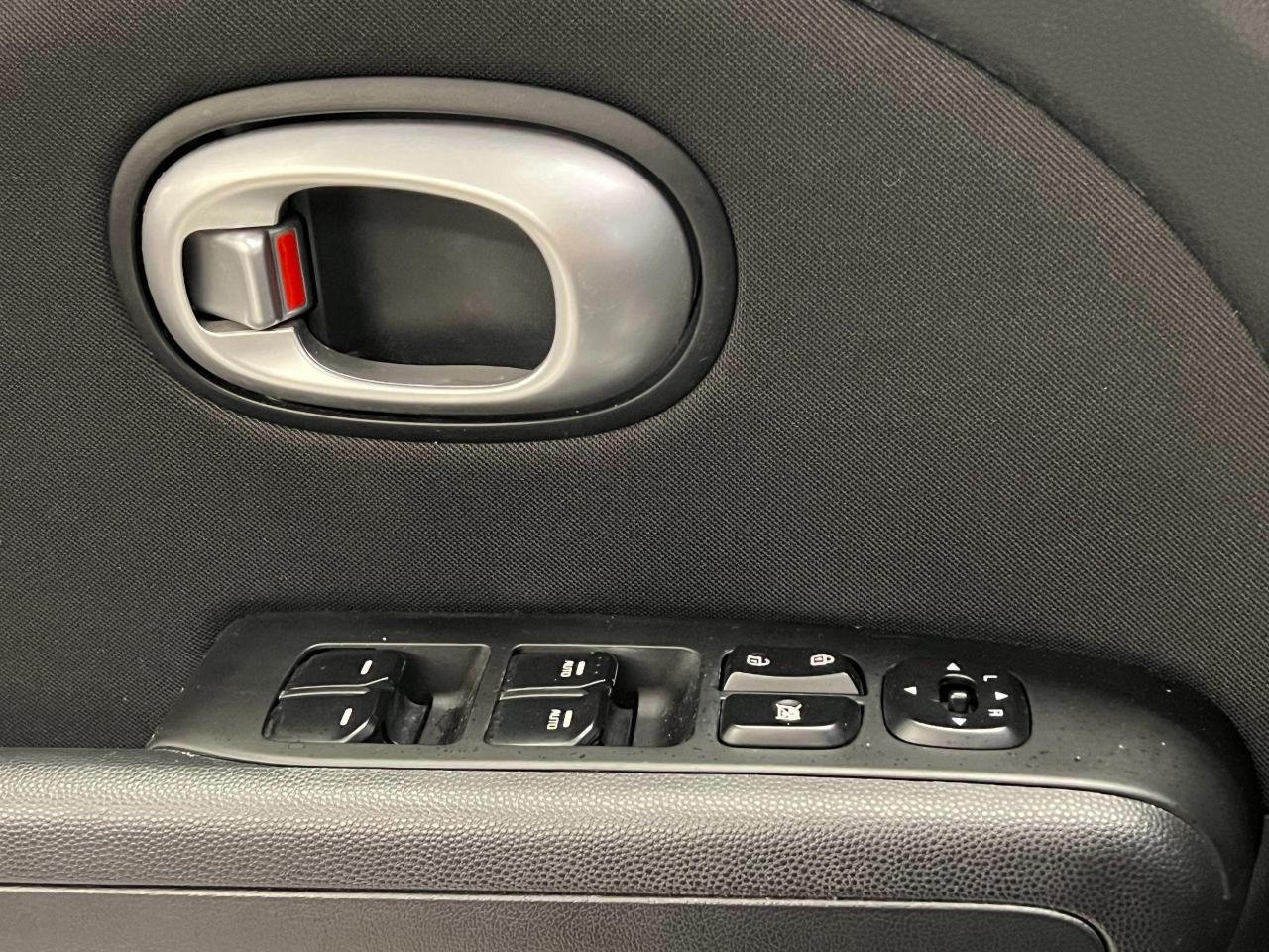 2014 Kia Soul Camera+Bluetooth+A/C+New Tires+CLEAN CARFAX Photo108