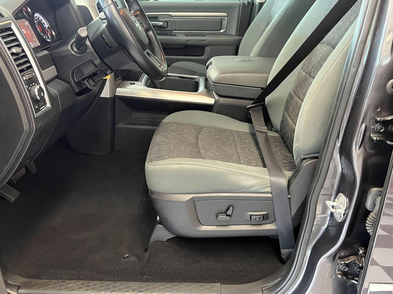 2016 RAM 1500 SLT 4x4 V6+Heated Seats+Remote Start+CLEAN CARFAX - Photo #19