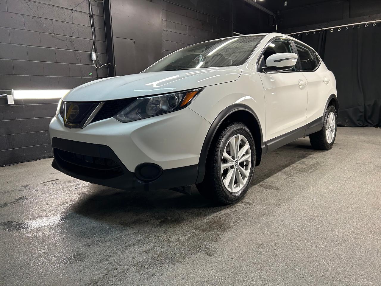 2019 Nissan Qashqai S / Clean CarFax / Backup Camera / CD Player - Photo #1