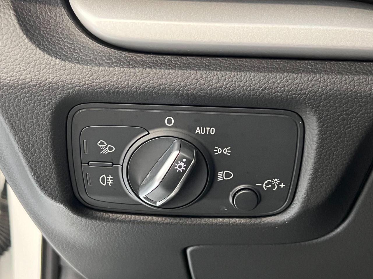 2017 Audi A3 Komfort 2L Quattro+Pano Roof+Xenons+CLEAN CARFAX Photo117