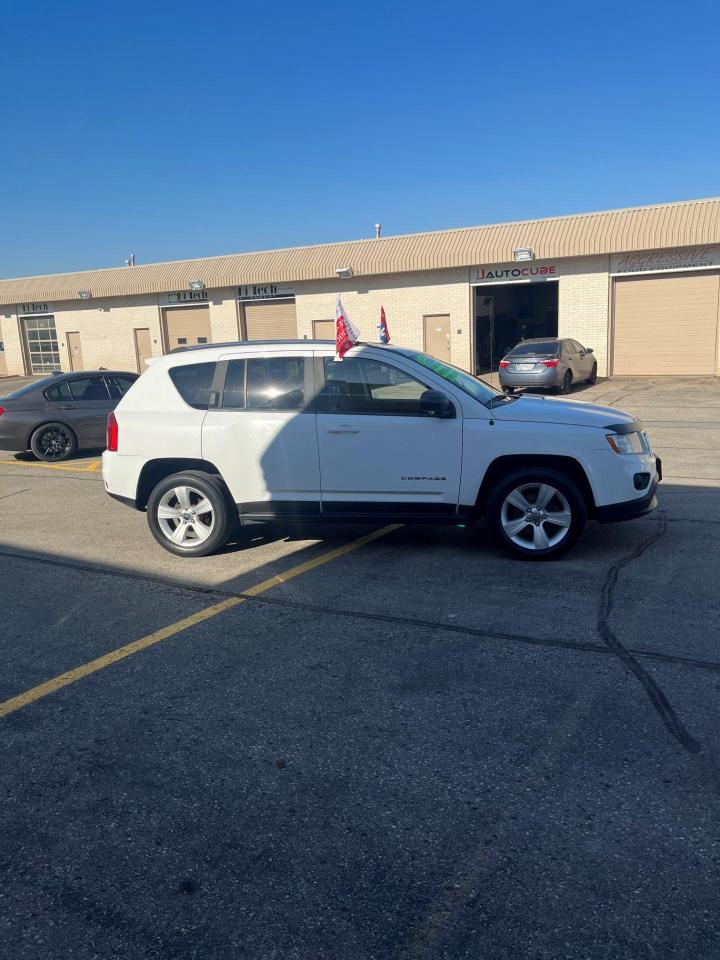 2011 Jeep Compass North Edition - Photo #4